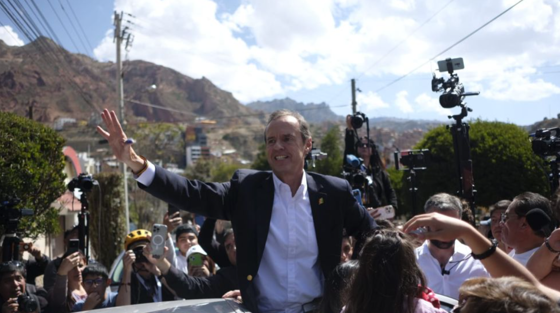 Tuto a Arce: Fui a EEUU a arreglar tu “desastre”