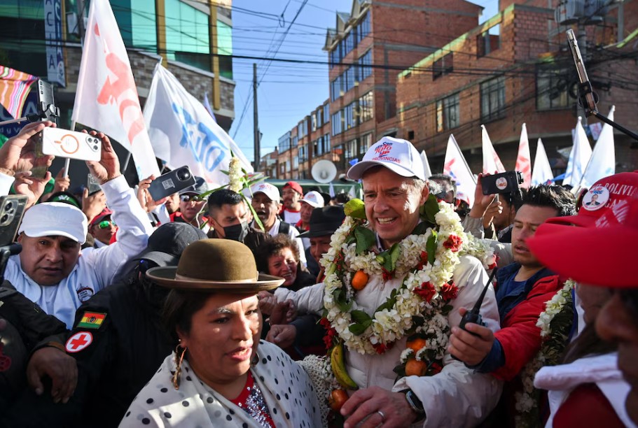 Elecciones en Bolivia: nueva encuesta muestra una preferencia más alta para Jorge Quiroga
